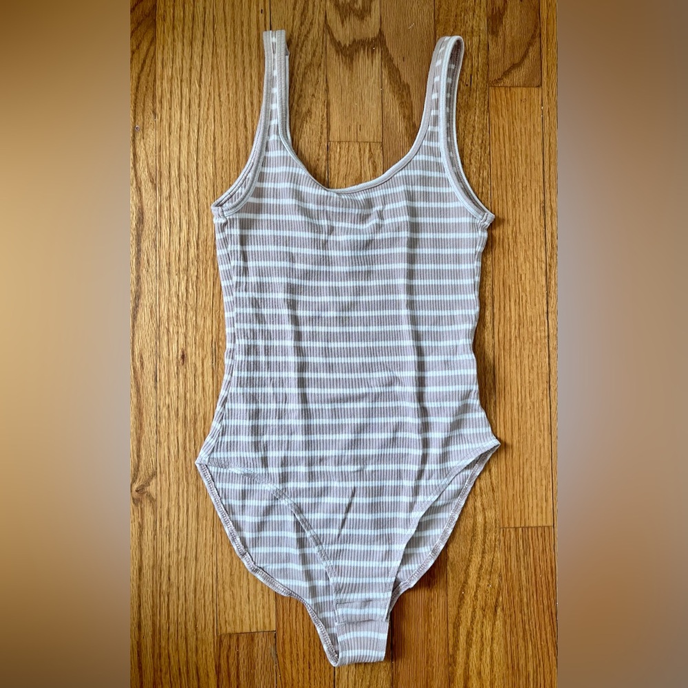 ⭐️5/$25⭐️ Old Navy Striped Bodysuit